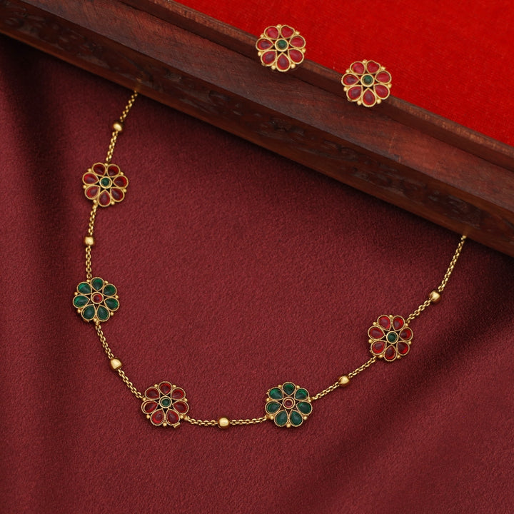 Trinayani 5 Flower Golden Ball Short Neckpiece With Stud