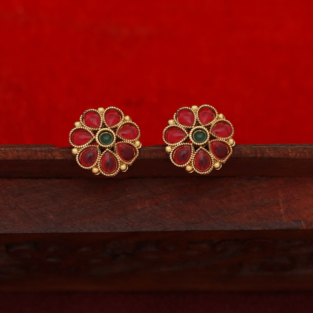 Trinayani 5 Flower Golden Ball Short Neckpiece With Stud