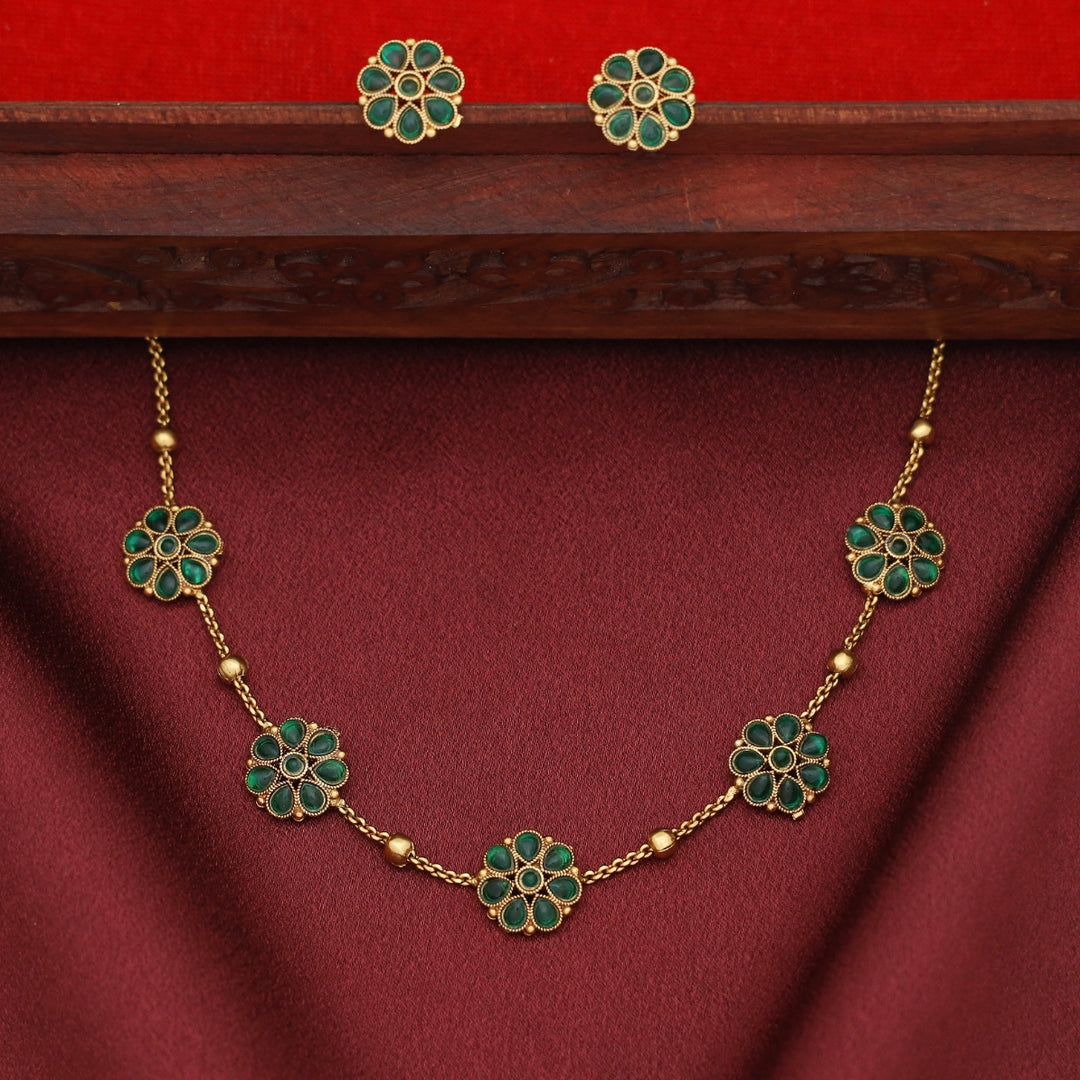 Trinayani 5 Flower Golden Ball Short Neckpiece With Stud