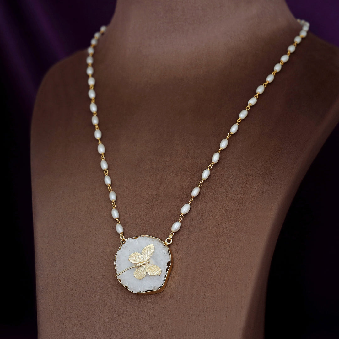 Rice Pearl Long Agate Golden Papillon Neckpiece