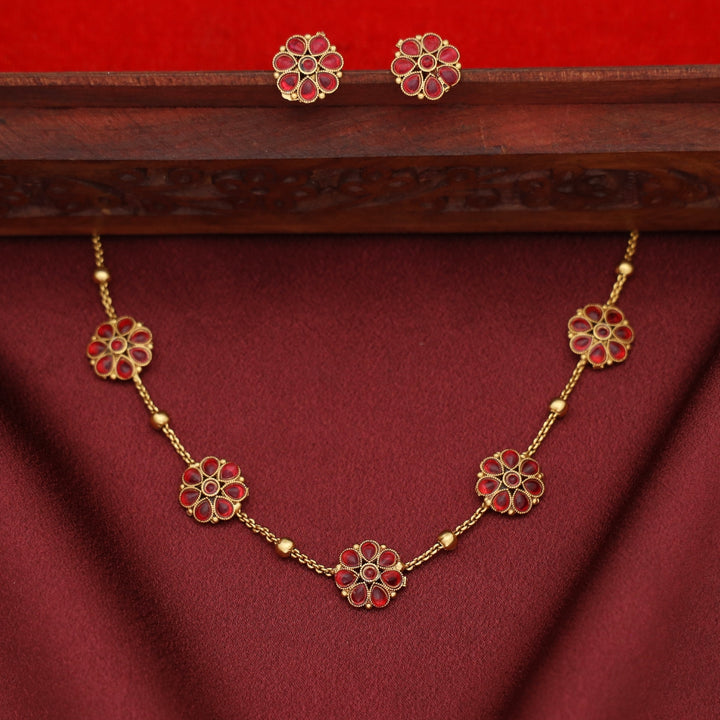 Trinayani 5 Flower Golden Ball Short Neckpiece With Stud