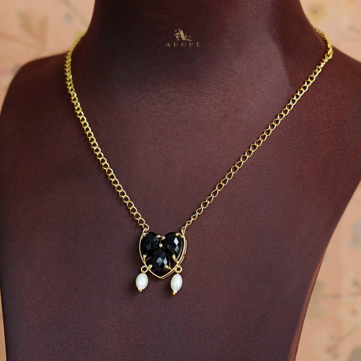 Ziomy Glossy Tri Drop Pearl Short Neckpiece