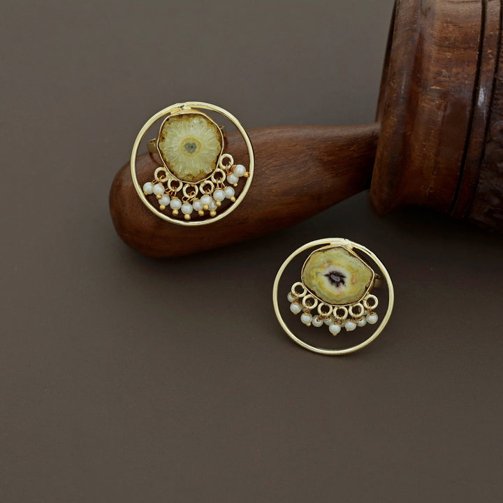 Mihika Round Agate with Pearl Ring