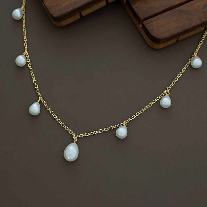 Ezlin Chain Drop Pearl Neckpiece