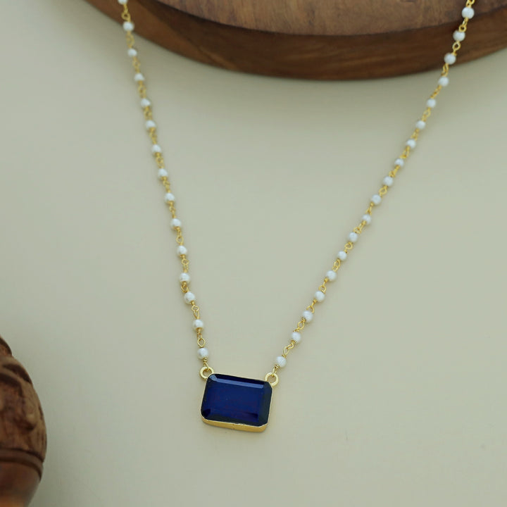 Nasmiya Rectangle Neckpiece