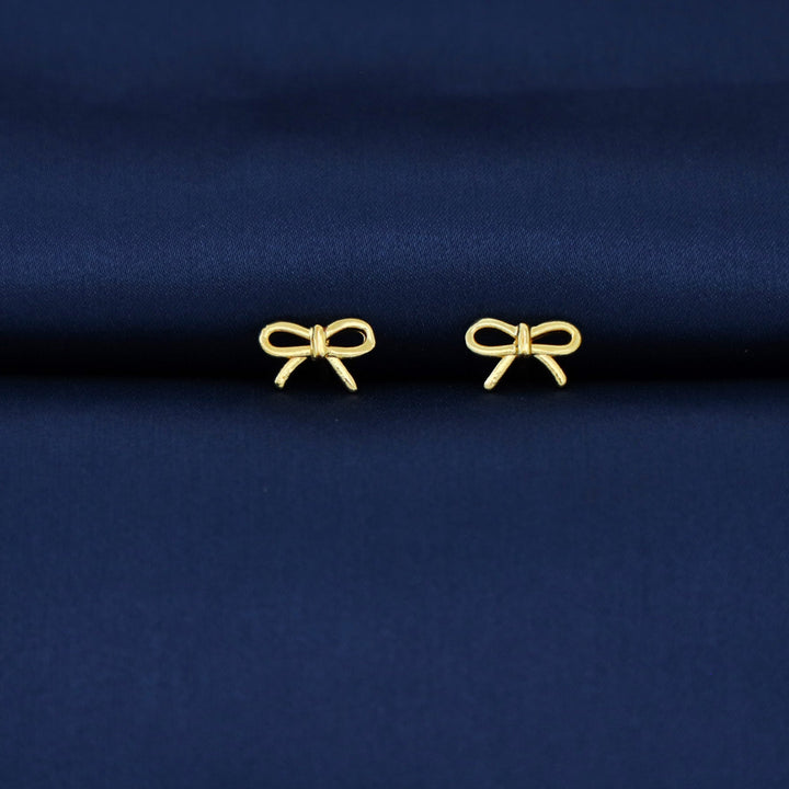 Emire Golden Ribbon Stud