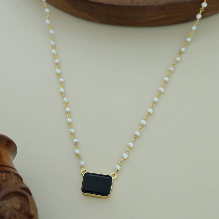 Nasmiya Rectangle Neckpiece