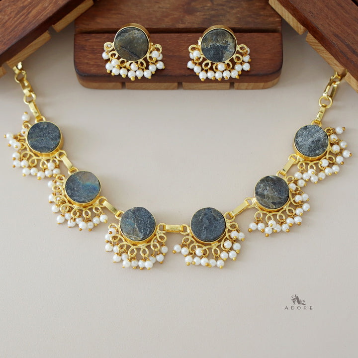 Athenea Half Pearl Neckpiece With Stud