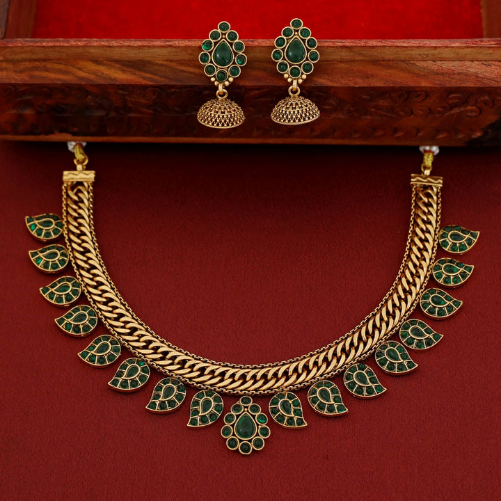 Diksha Kemp Short Neckpiece With Earring