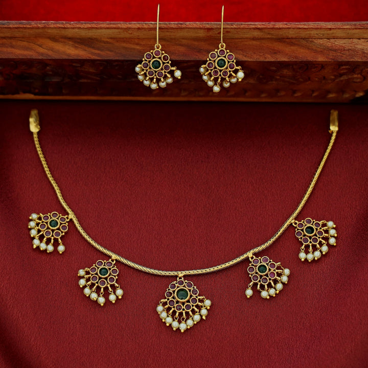 Ekisha 5 Floral Pearl Short Neckpiece With Drop