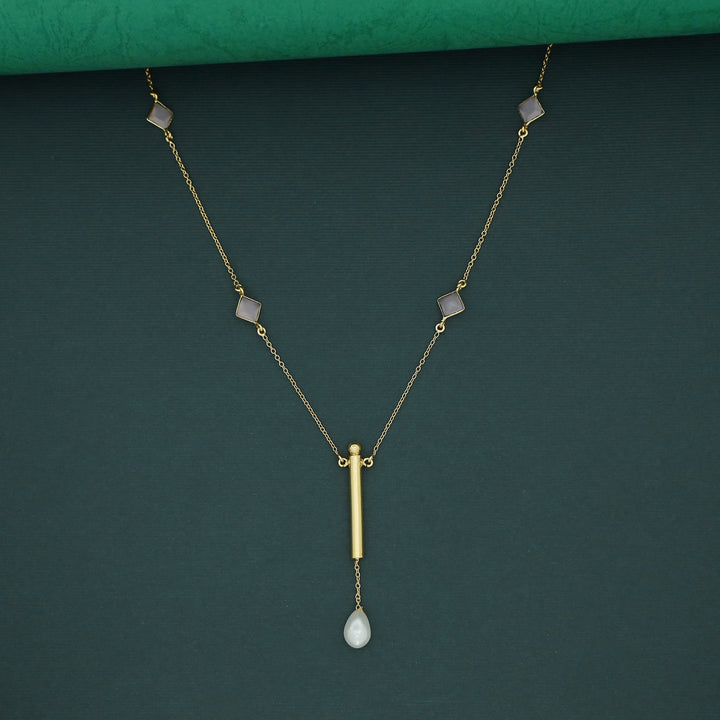 Tetra Glossy Stick Novalta Pearl Neckpiece