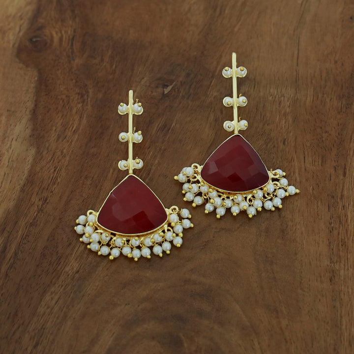 Saya Golden Stick Cluster Pearl Glossy Earring