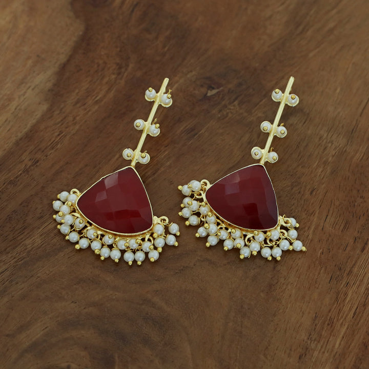Saya Golden Stick Cluster Pearl Glossy Earring