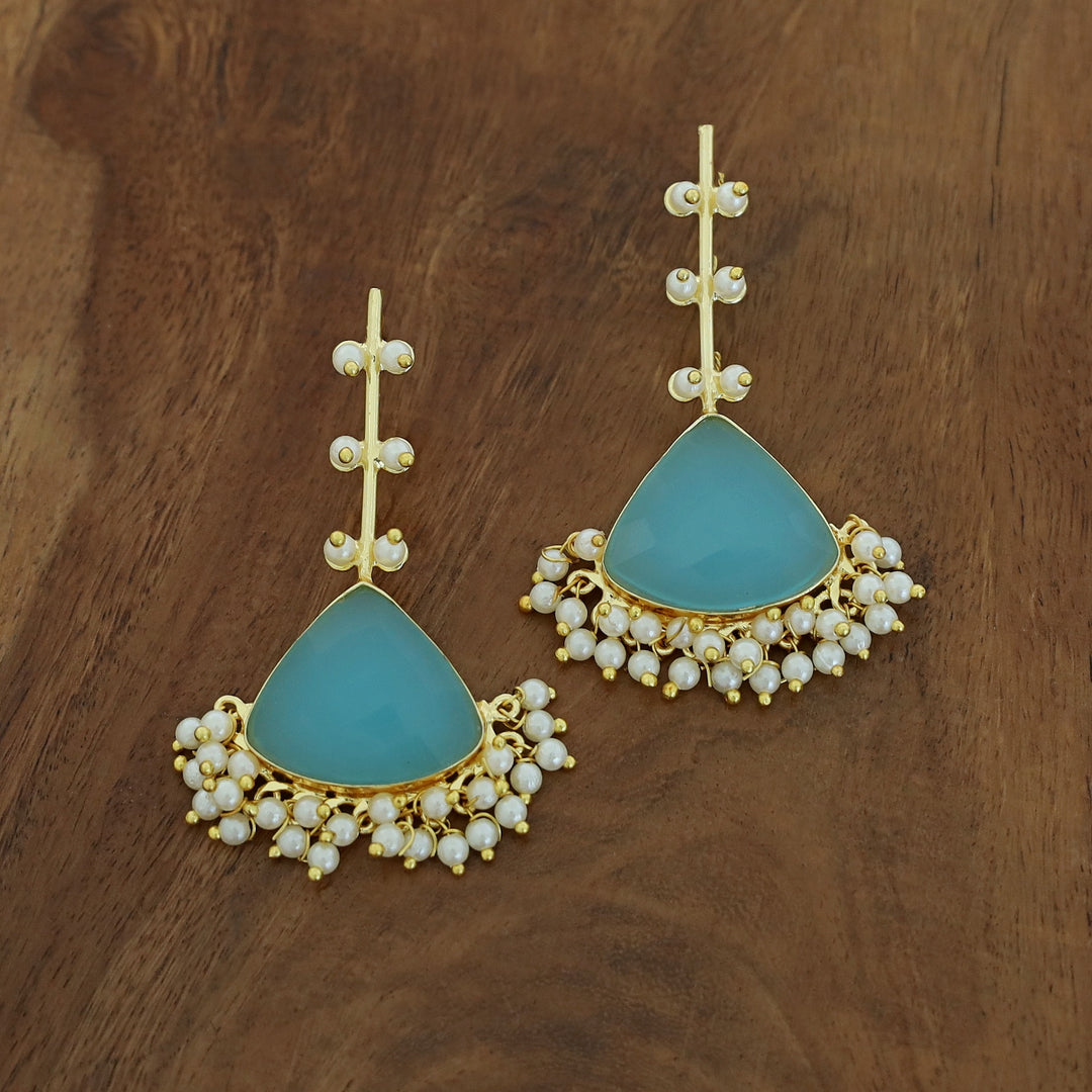 Saya Golden Stick Cluster Pearl Glossy Earring