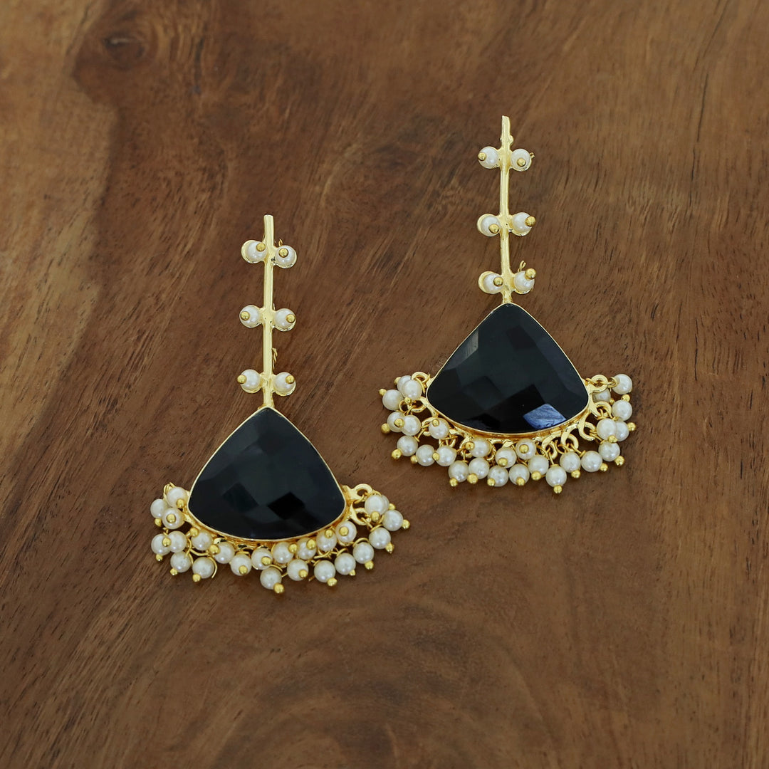 Saya Golden Stick Cluster Pearl Glossy Earring