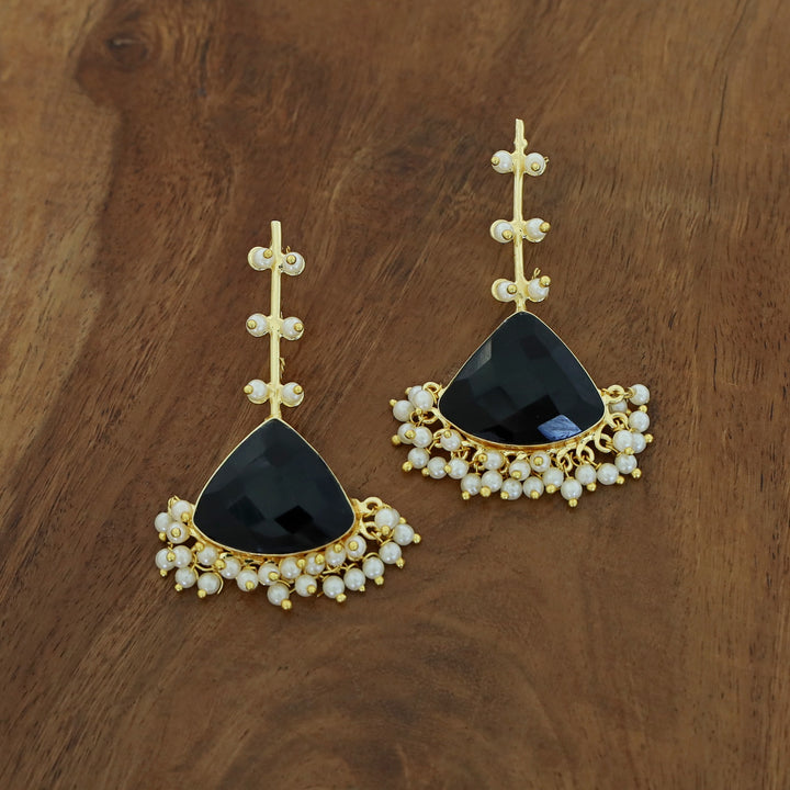 Saya Golden Stick Cluster Pearl Glossy Earring