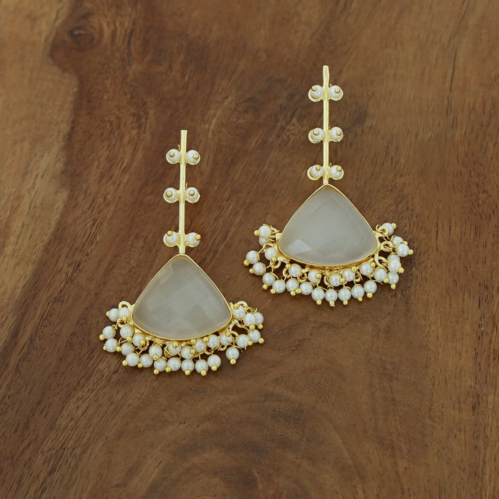 Saya Golden Stick Cluster Pearl Glossy Earring