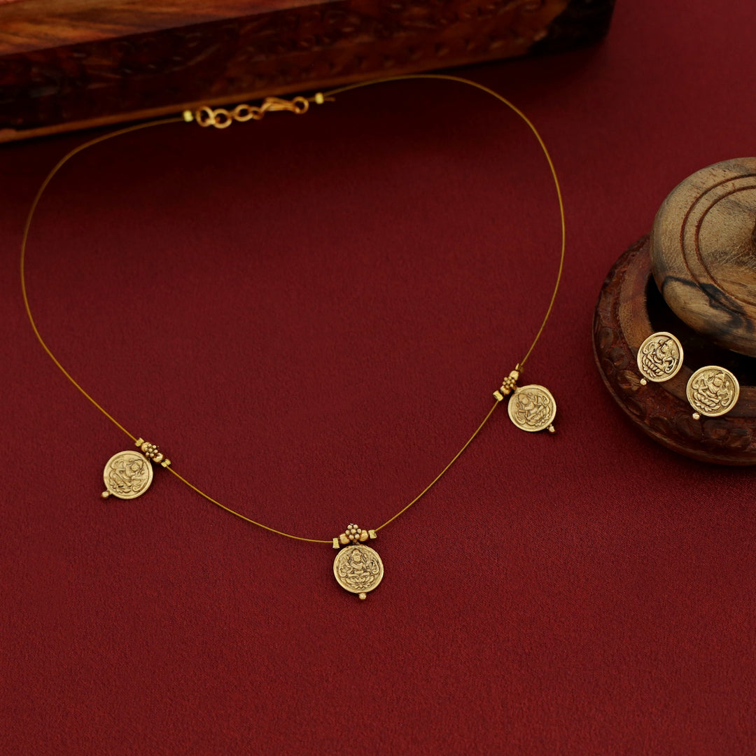 Kashi Lakshmi String Neckpiece With Stud