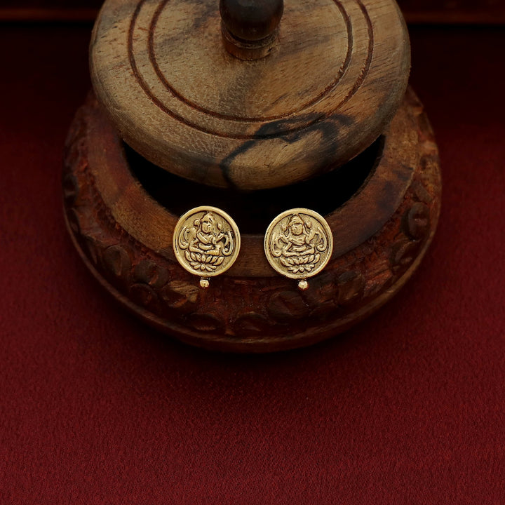 Kashi Lakshmi String Neckpiece With Stud