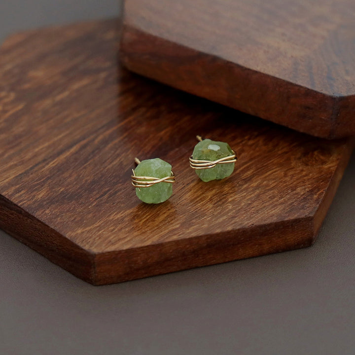Mawar Binded Raw Stone Stud