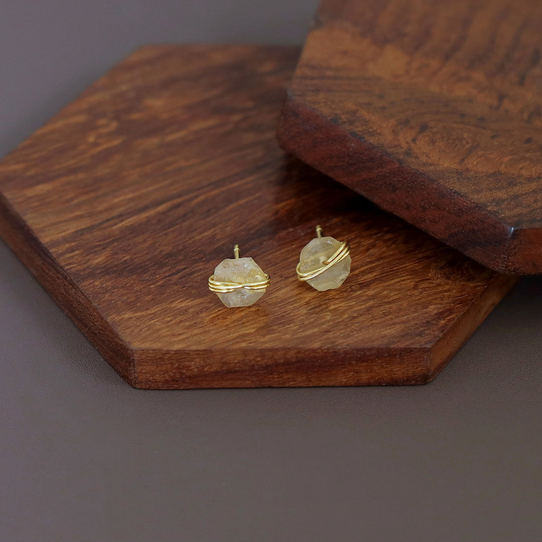 Mawar Binded Raw Stone Stud