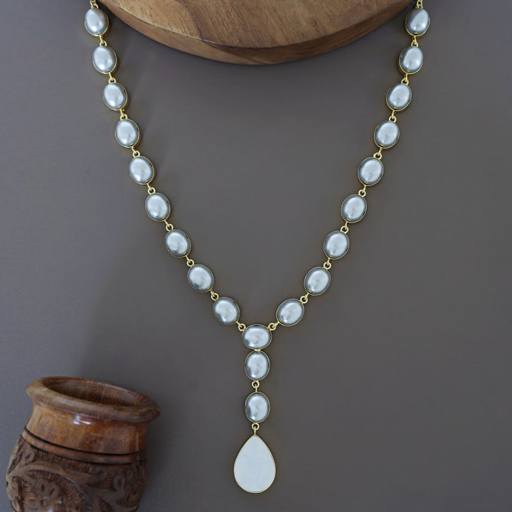 Vincy Oval Pearl MOP Neckpiece