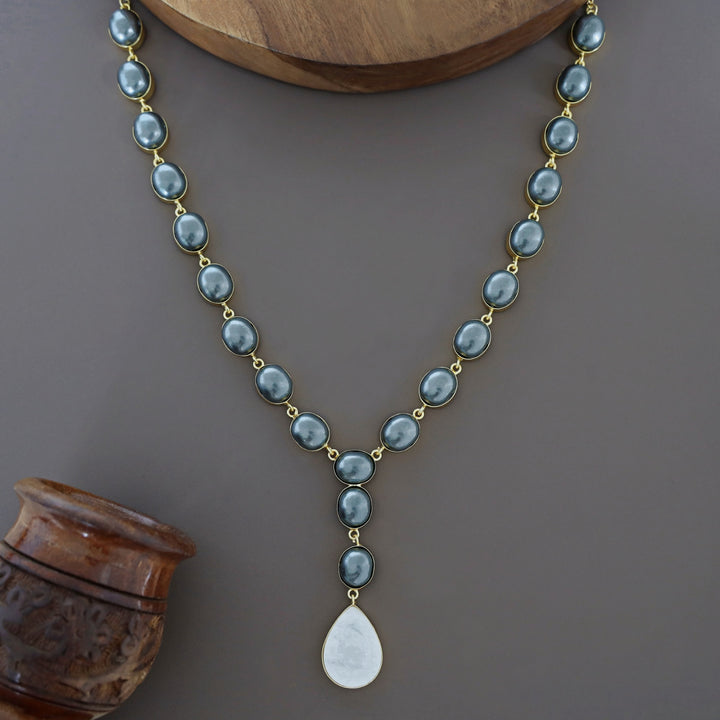 Vincy Oval Pearl MOP Neckpiece