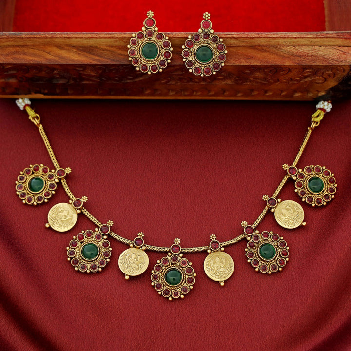 Sreelekha Floral Kashi Short Neckpiece With Earring