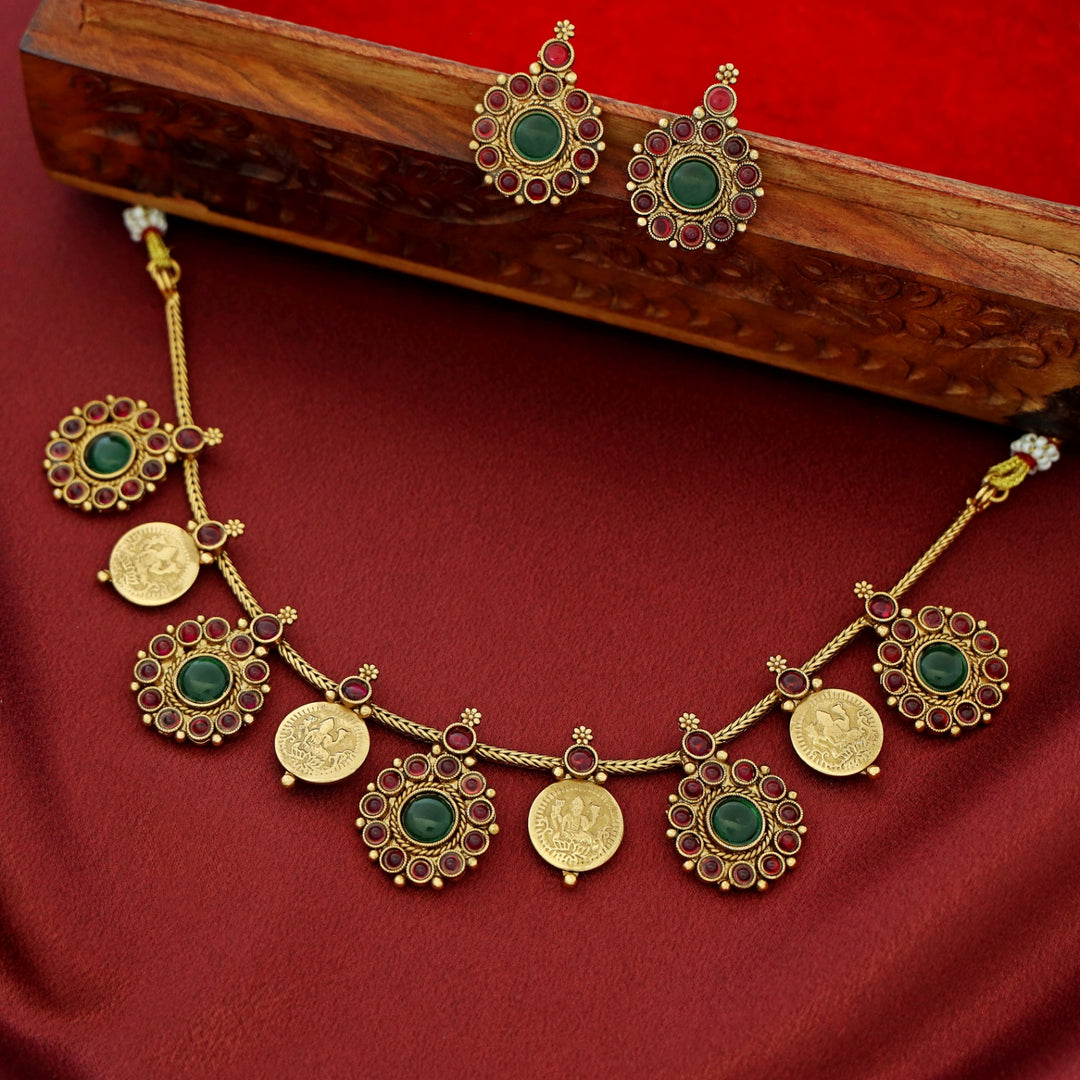 Sreelekha Floral Kashi Short Neckpiece With Earring