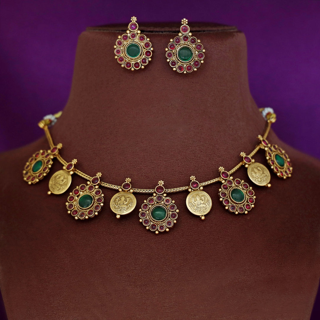 Sreelekha Floral Kashi Short Neckpiece With Earring