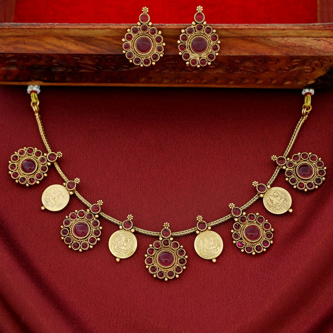 Sreelekha Floral Kashi Short Neckpiece With Earring