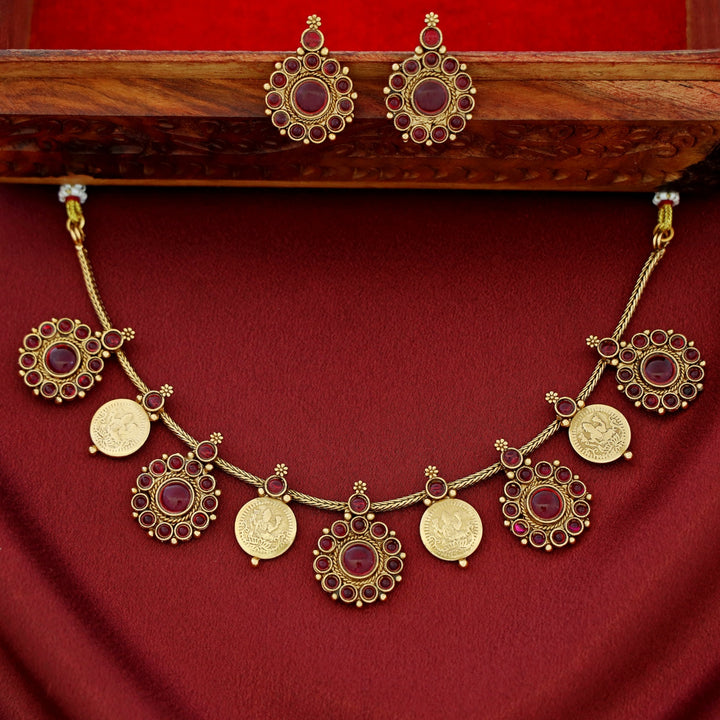 Sreelekha Floral Kashi Short Neckpiece With Earring