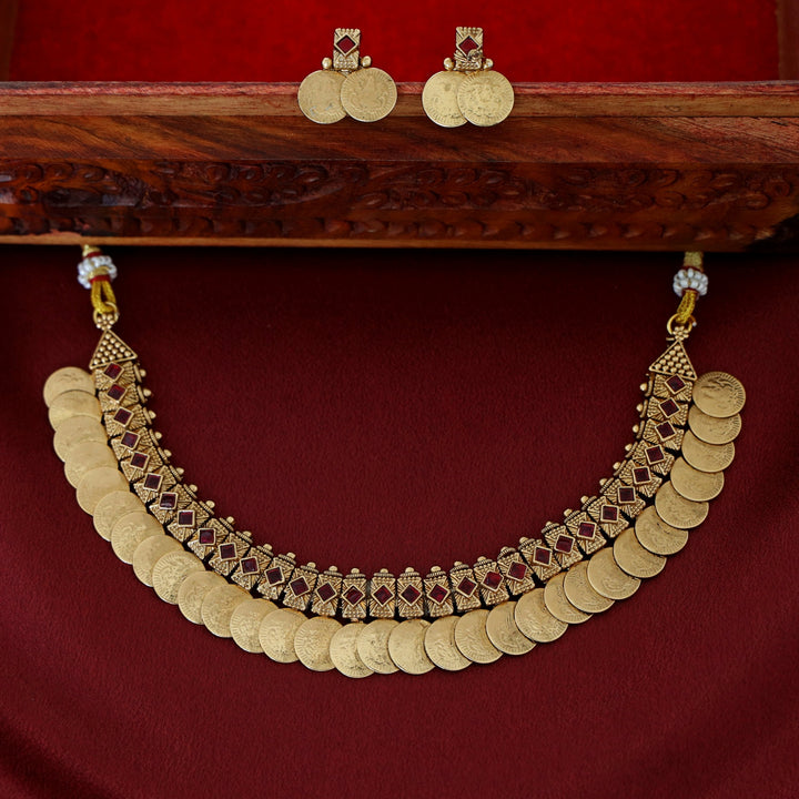 Varshini Kashi Lakshmi Short Neckpiece With Earring