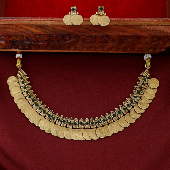 Varshini Kashi Lakshmi Short Neckpiece With Earring