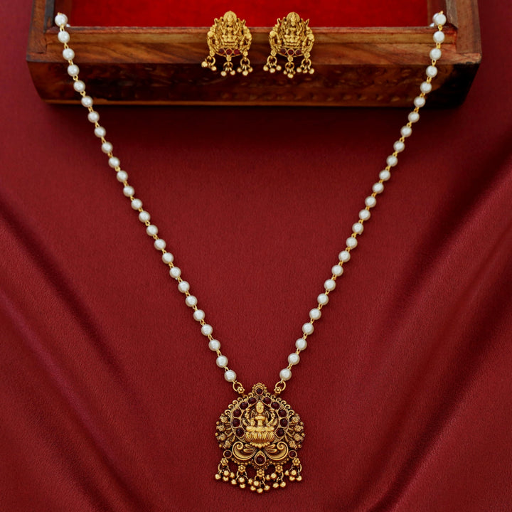Deesha Devi Pendant Pearl Neckpiece With Earring