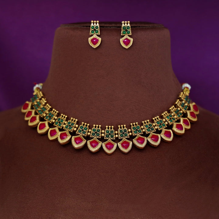 Anulakshmi Short Neckpiece With Earring