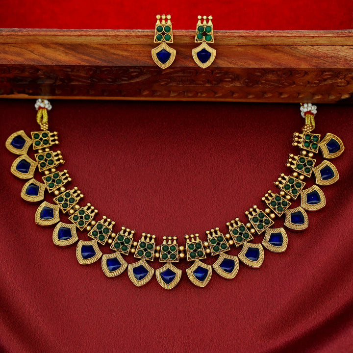 Anulakshmi Short Neckpiece With Earring