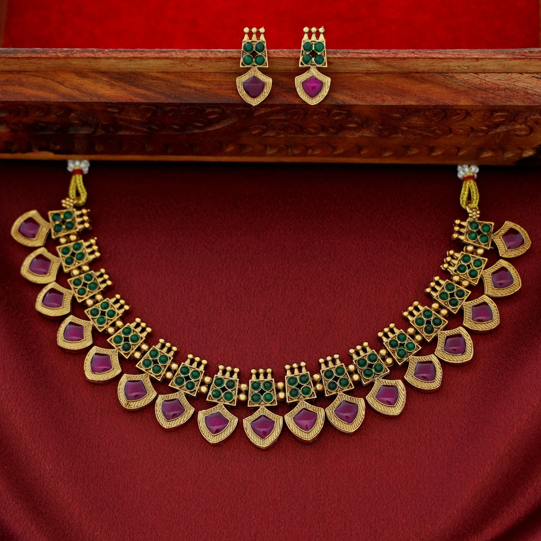 Anulakshmi Short Neckpiece With Earring