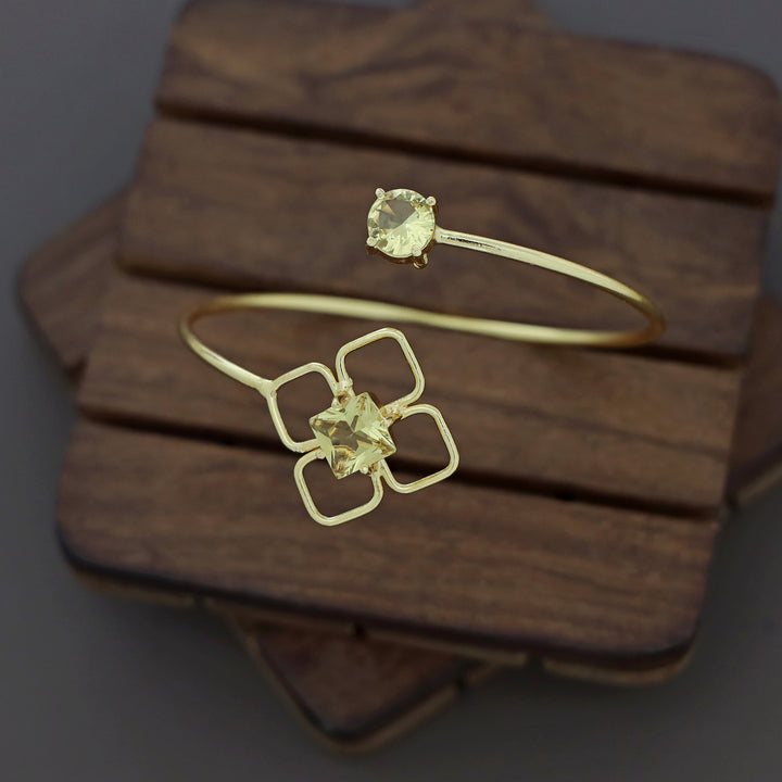 Dione Glossy Square Round Claw Bangle