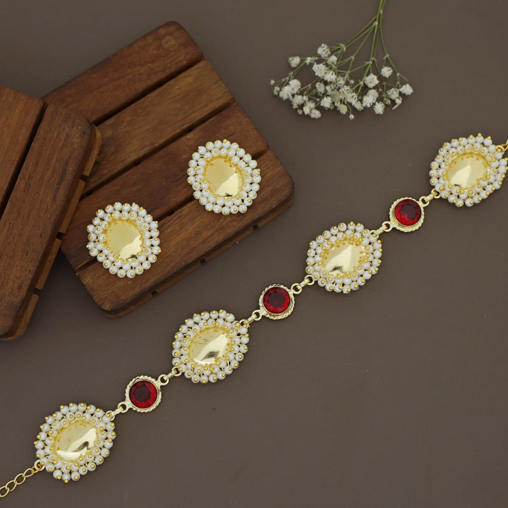 Abiha Cluster Pearl Golden Oval Glossy Round Choker With Stud