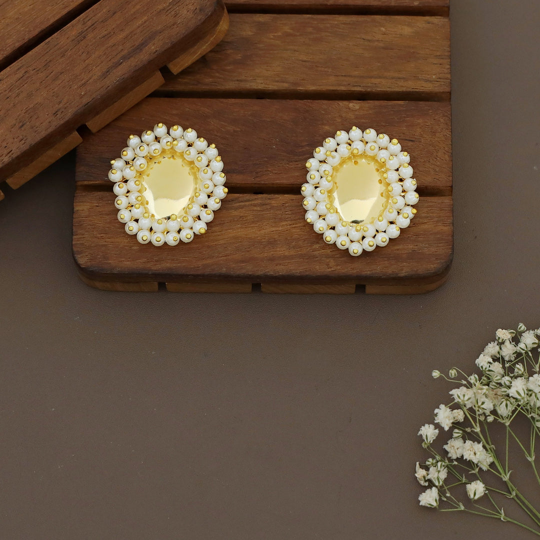 Abiha Cluster Pearl Golden Oval Glossy Round Choker With Stud