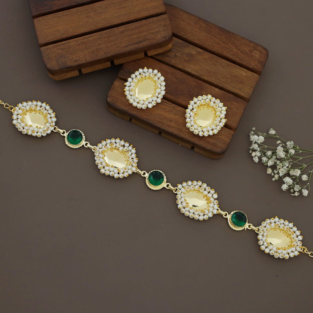 Abiha Cluster Pearl Golden Oval Glossy Round Choker With Stud