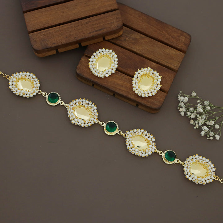 Abiha Cluster Pearl Golden Oval Glossy Round Choker With Stud