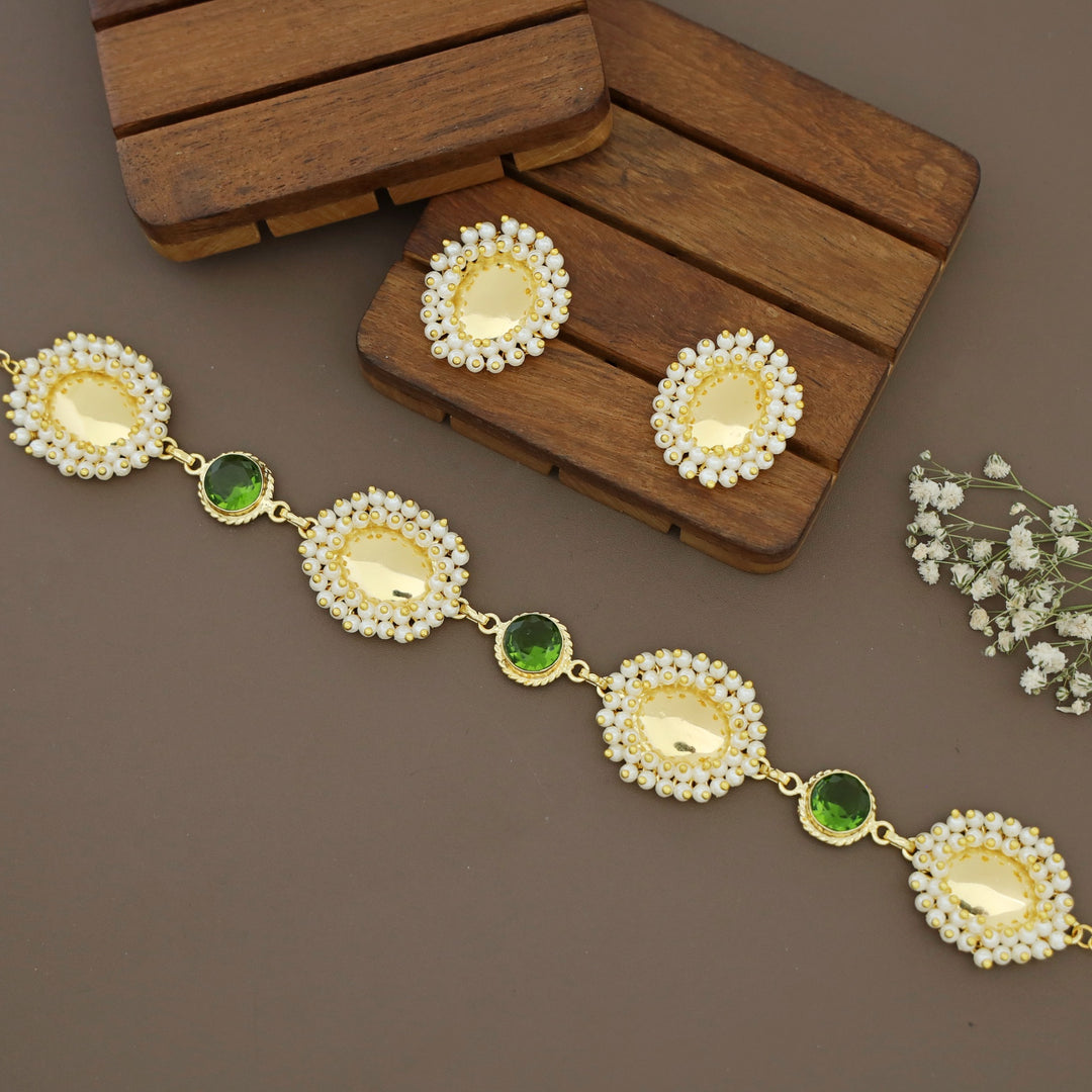 Abiha Cluster Pearl Golden Oval Glossy Round Choker With Stud