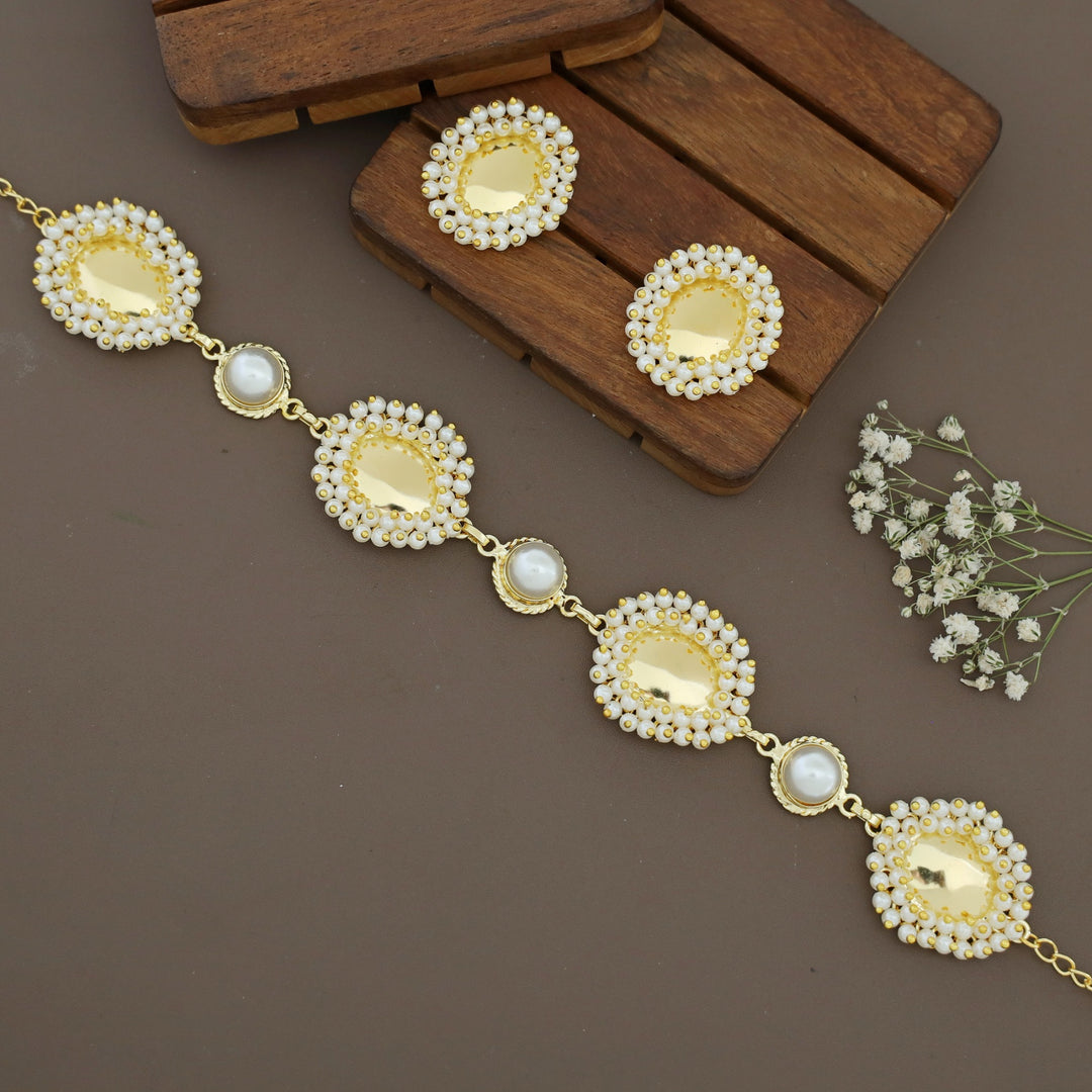 Abiha Cluster Pearl Golden Oval Glossy Round Choker With Stud