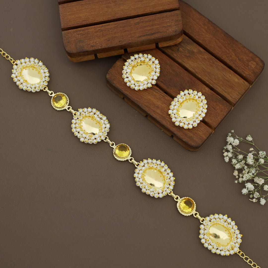 Abiha Cluster Pearl Golden Oval Glossy Round Choker With Stud