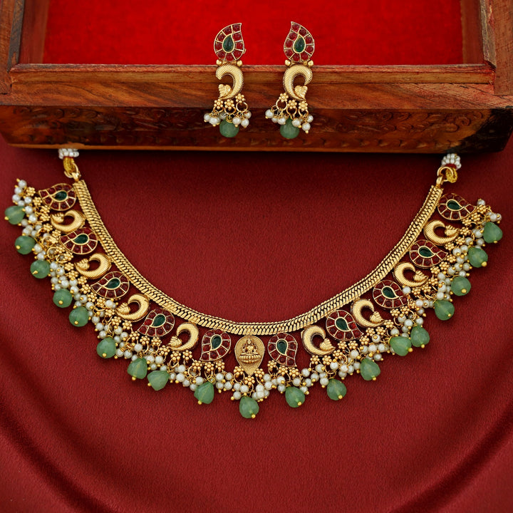 Eshita Devi Pearl Beaded Short Neckpiece With Earring