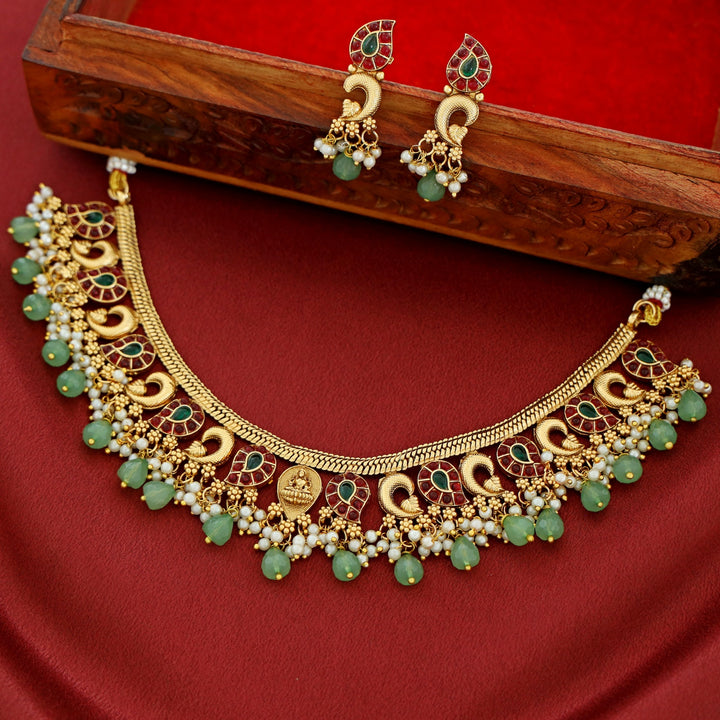 Eshita Devi Pearl Beaded Short Neckpiece With Earring