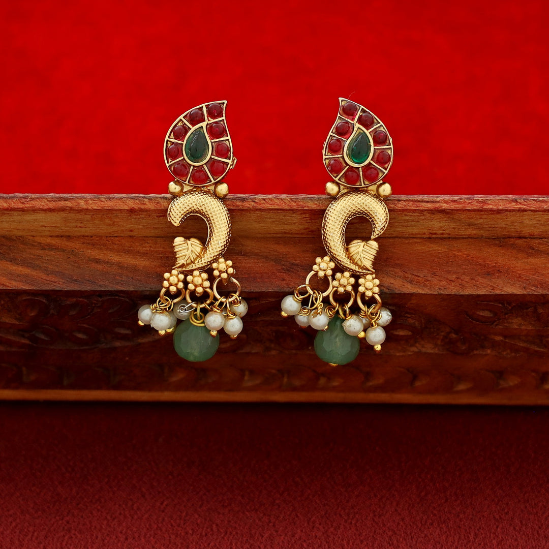 Eshita Devi Pearl Beaded Short Neckpiece With Earring