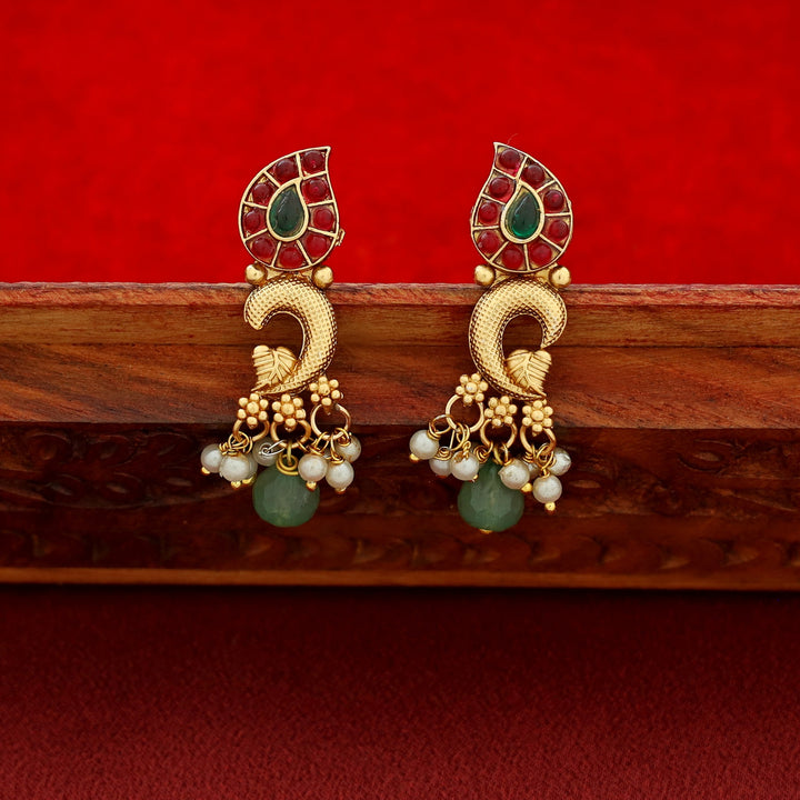 Eshita Devi Pearl Beaded Short Neckpiece With Earring